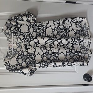 5 For 25 Lularoe Women's Black And White Floral Tunic Small